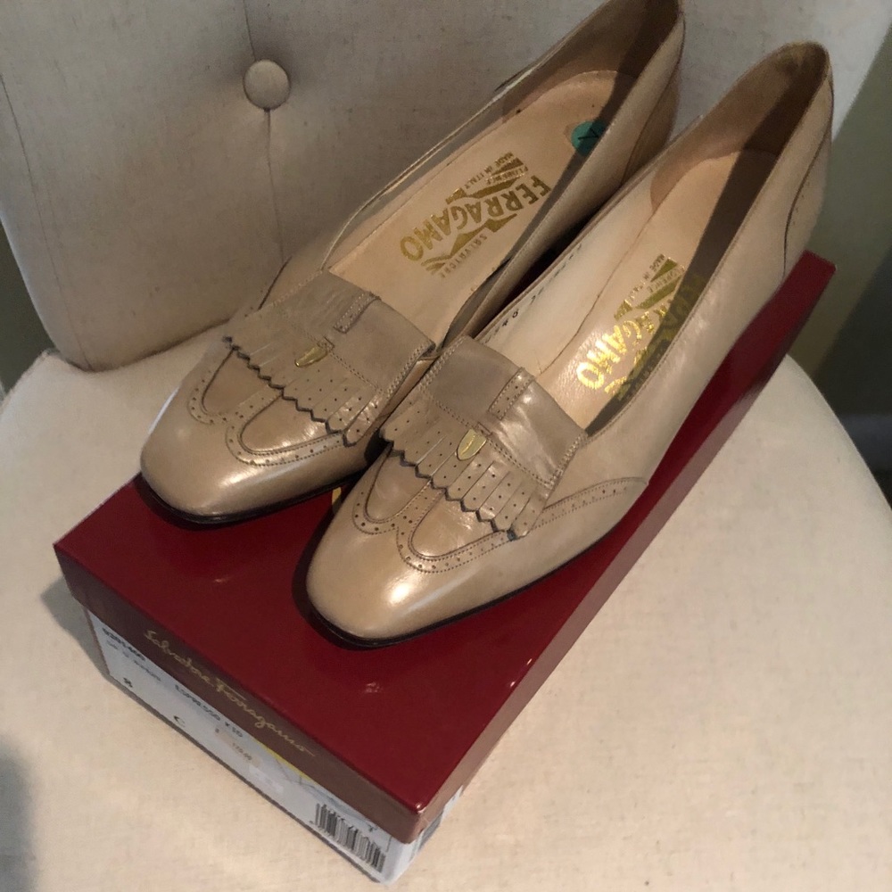 Salvatore Ferragamo Vintage Heels w box, Size 7.5